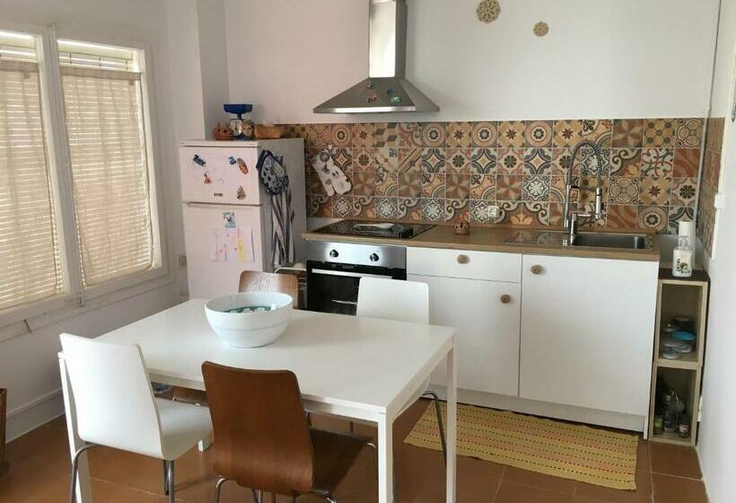 Nice Flat 3 Mins From The Beach