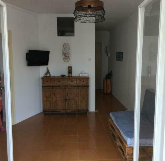 Nice Flat 3 Mins From The Beach