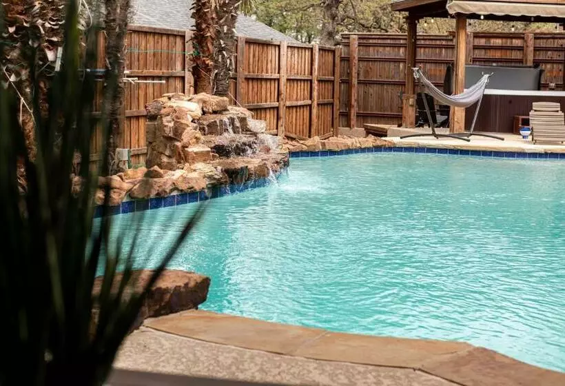 Pool House With Hot Tub And Cinema