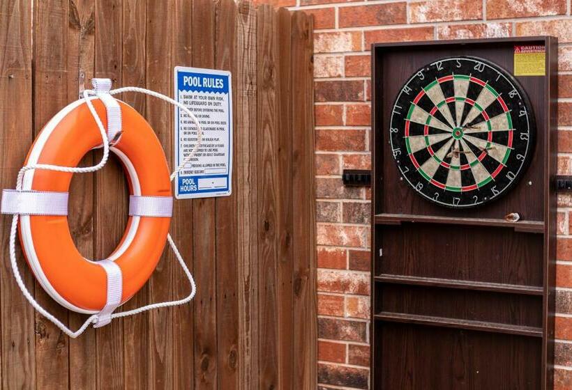 Pool House With Hot Tub And Cinema