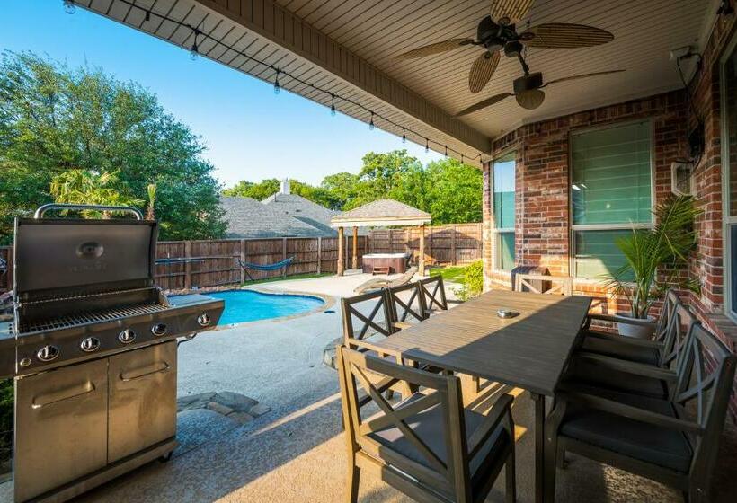 Pool House With Hot Tub And Cinema