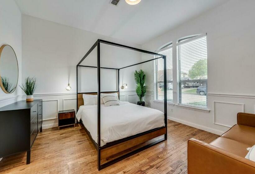 Pool House With Hot Tub And Cinema