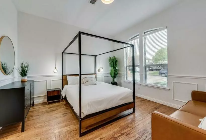 Pool House With Hot Tub And Cinema