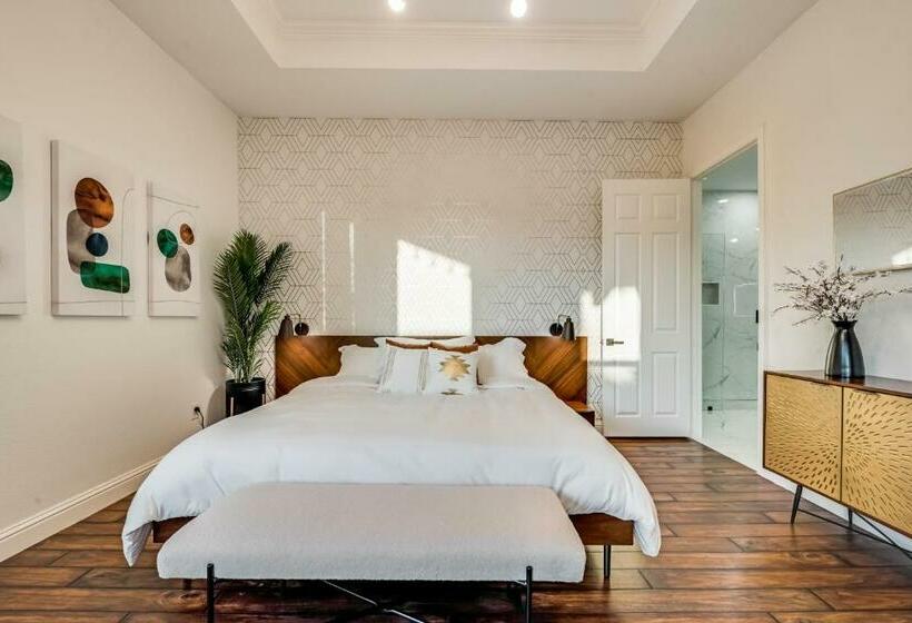 Pool House With Hot Tub And Cinema