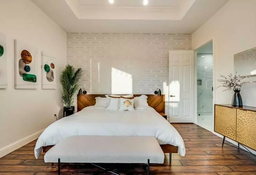 Pool House With Hot Tub And Cinema