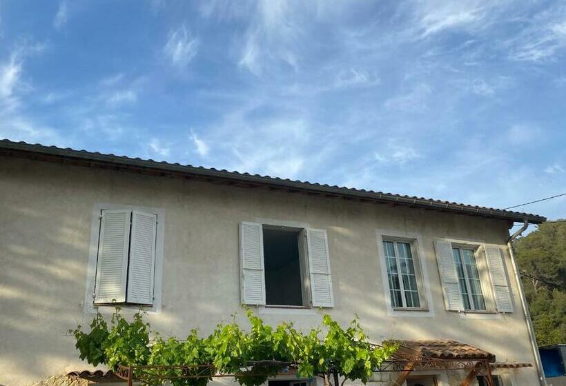 Très Grand Appartement Dans Villa à 15 Minutes De Nice
