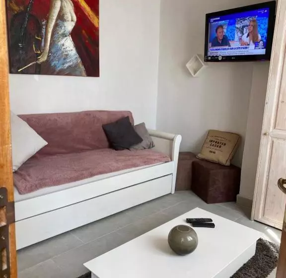 Très Grand Appartement Dans Villa à 15 Minutes De Nice