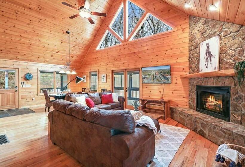 Relaxing Cabin Near Bear Claw Vineyard, Hot Tub, Game Room, Pet Friendly, Sleeps10