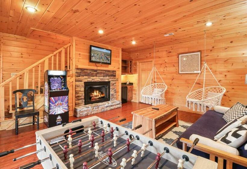 Relaxing Cabin Near Bear Claw Vineyard, Hot Tub, Game Room, Pet Friendly, Sleeps10