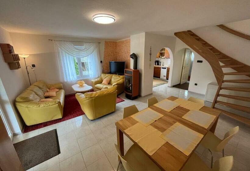 Sophie Haus, Sophie Ház