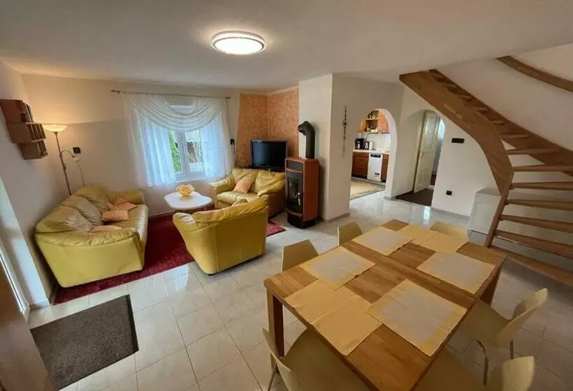 Sophie Haus, Sophie Ház