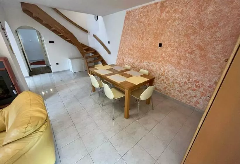 Sophie Haus, Sophie Ház