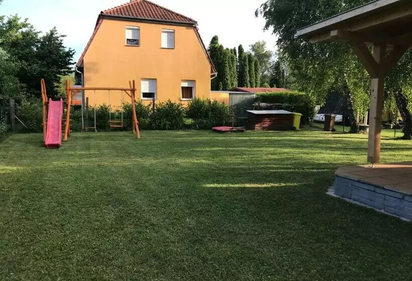 Sophie Haus, Sophie Ház