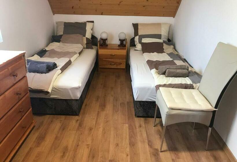 Sophie Haus, Sophie Ház