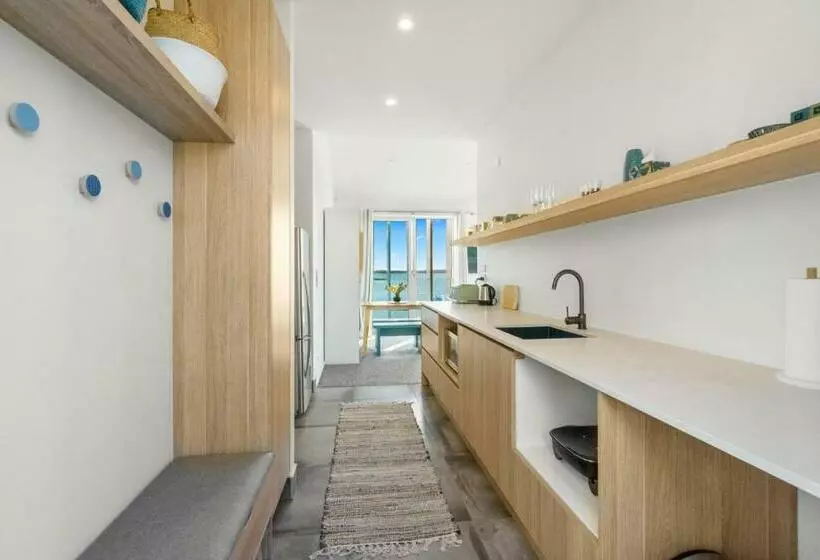 Harbour View   Westmere Holiday Apartment