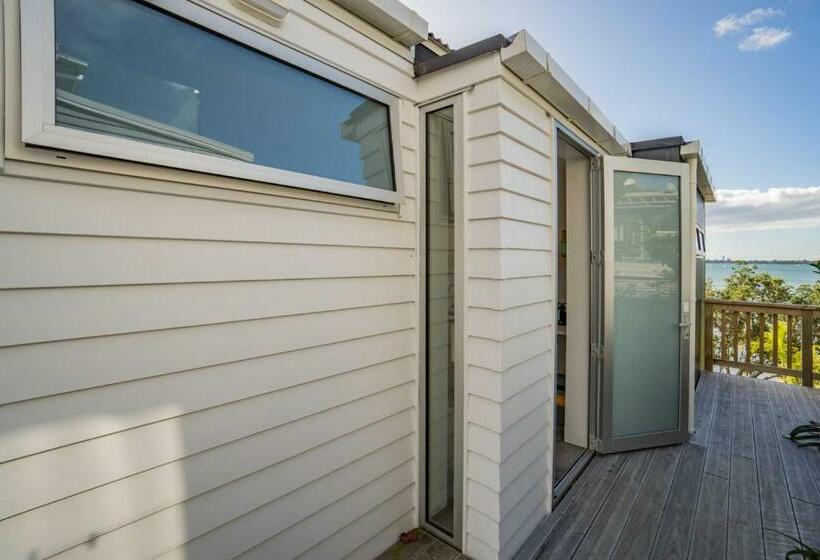 Harbour View Westmere Holiday Apartment