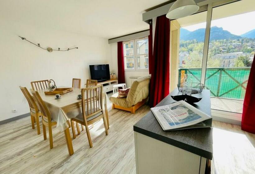 Bright 50 M With Balcony And View On The Valley