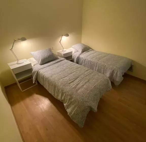 Cal Tòfones, 1er 1a. Apartament Turístic A Borredà, 08619barcelona