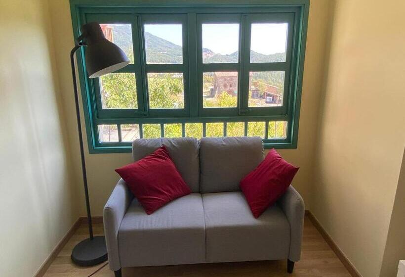 Cal Tòfones, 1er 1a. Apartament Turístic A Borredà, 08619barcelona