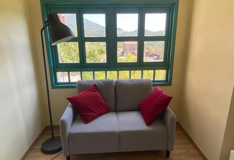 Cal Tòfones, 1er 1a. Apartament Turístic A Borredà, 08619barcelona