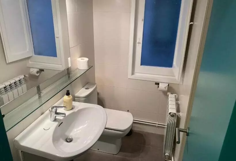 Cal Tòfones, 1er 1a. Apartament Turístic A Borredà, 08619barcelona