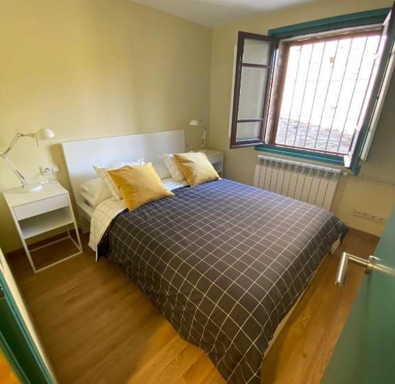 Cal Tòfones, 1er 1a. Apartament Turístic A Borredà, 08619barcelona