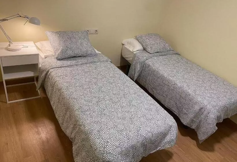 Cal Tòfones, 1er 1a. Apartament Turístic A Borredà, 08619barcelona