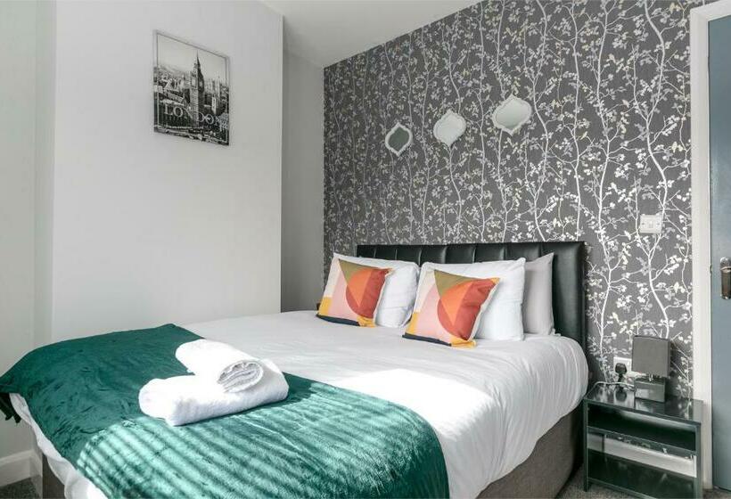 Modern & Contractors & Families & Spacious & Private Parking