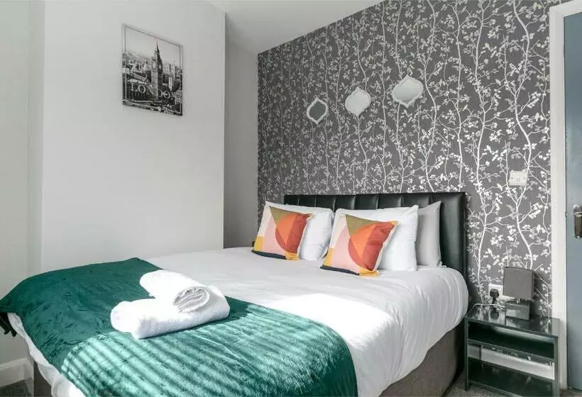 Modern & Contractors & Families & Spacious & Private Parking