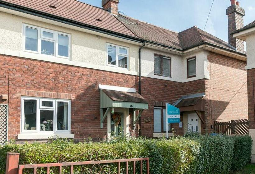 Modern & Contractors & Families & Spacious & Private Parking