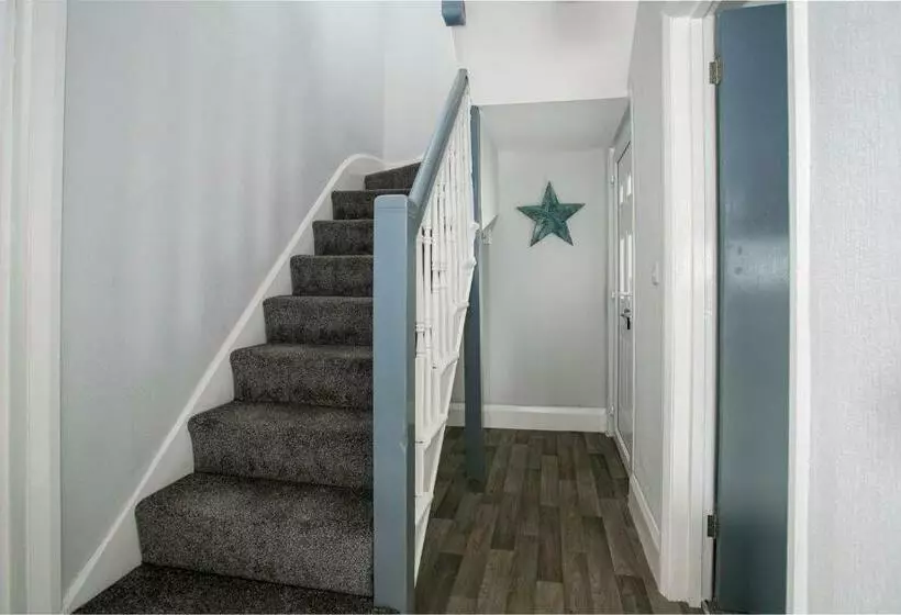 Modern & Contractors & Families & Spacious & Private Parking