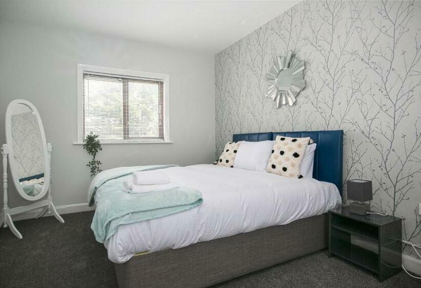 Modern & Contractors & Families & Spacious & Private Parking