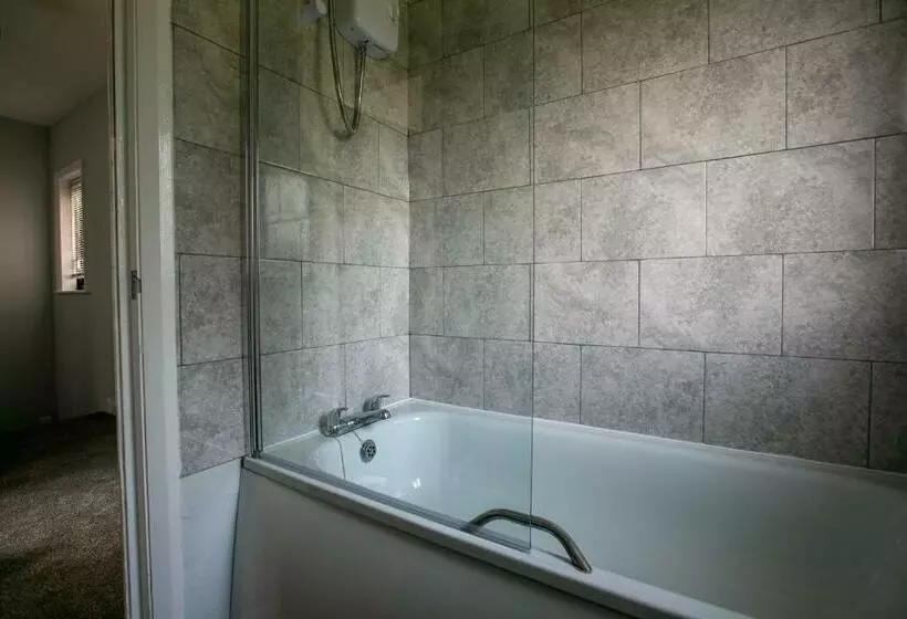 Modern & Contractors & Families & Spacious & Private Parking