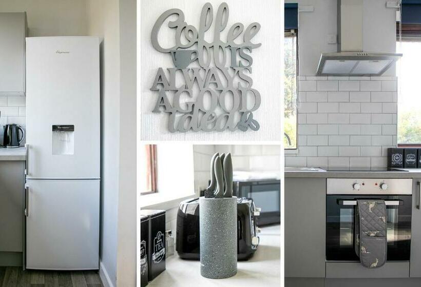 Modern & Contractors & Families & Spacious & Private Parking