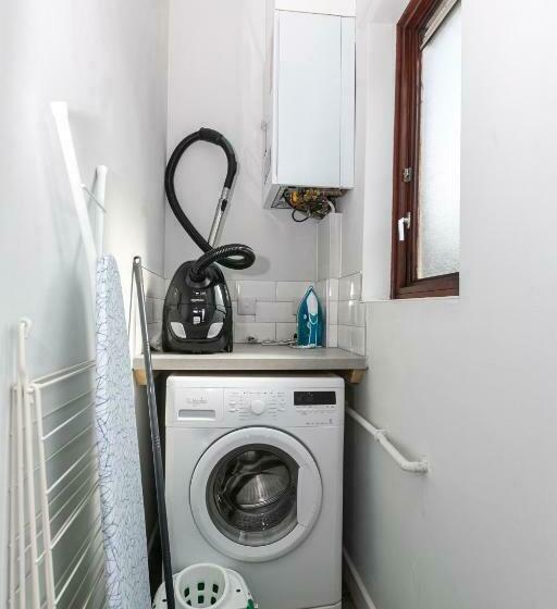 Modern & Contractors & Families & Spacious & Private Parking