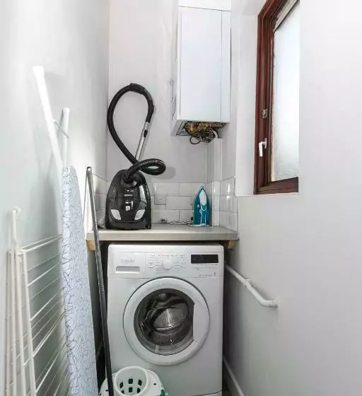 Modern & Contractors & Families & Spacious & Private Parking