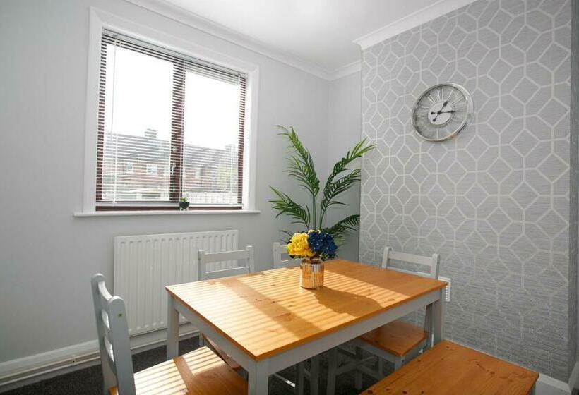 Modern & Contractors & Families & Spacious & Private Parking