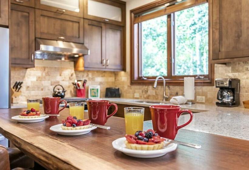 A6 Village Townhouse