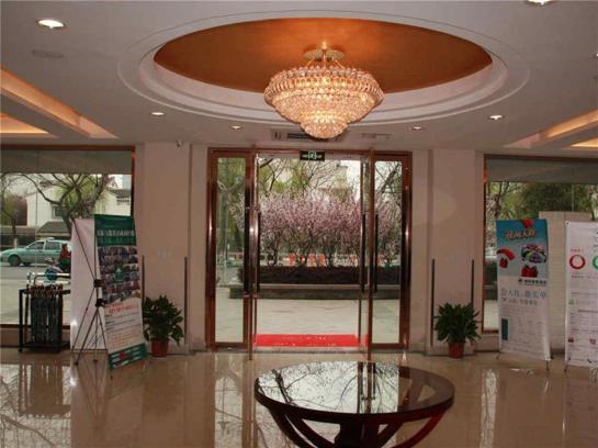 Отель Greentree Inn Jiangsu Suzhou Changshu Fangta Park Pedestrian Street Business