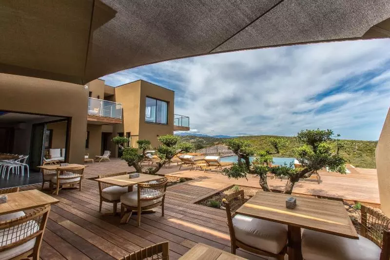 Отель Hôtel Version Maquis Santa Manza