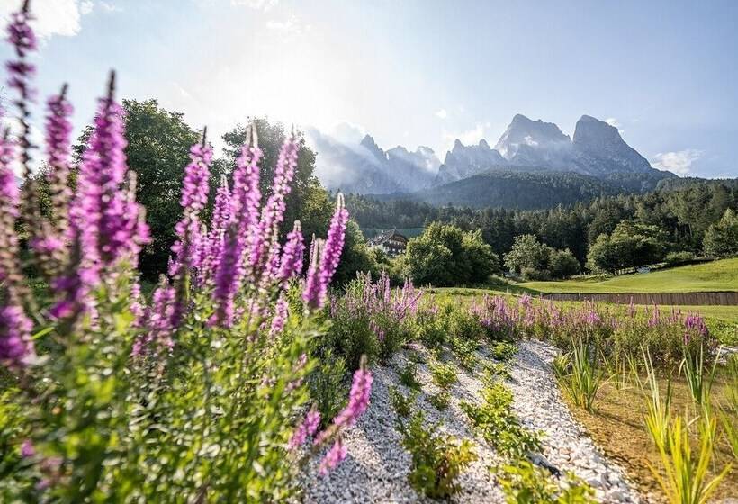 호텔 Mirabell Alpine Garden Resort & Spa