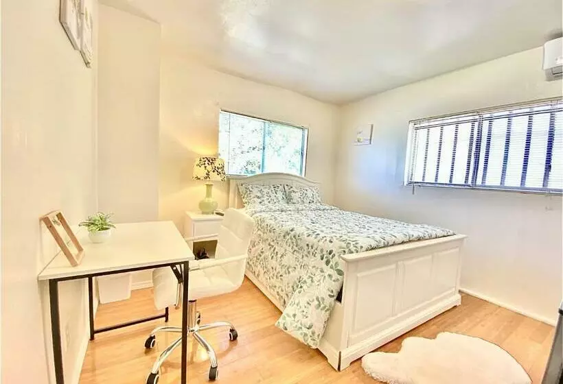 Lincies House