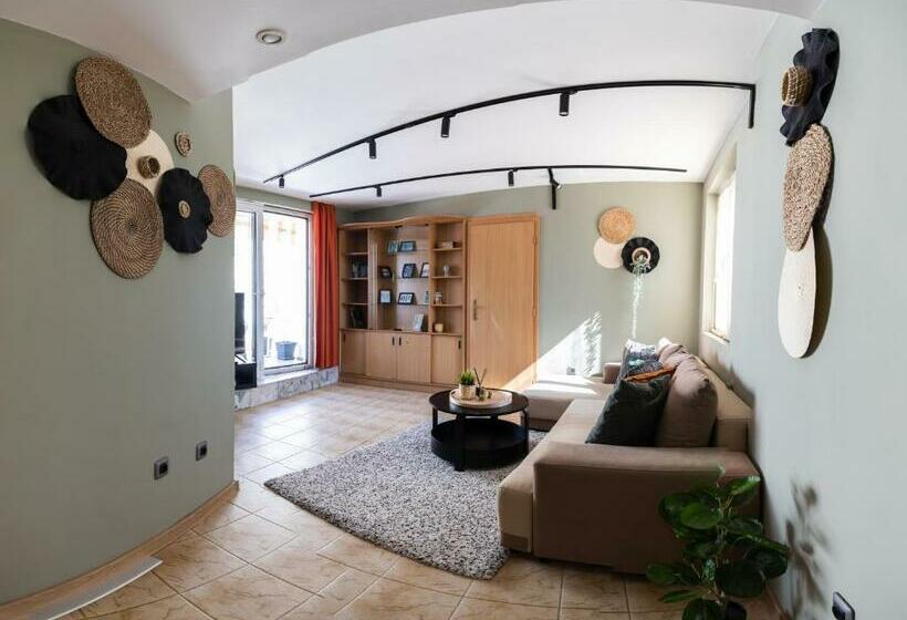 Promenade Rooftop Flat