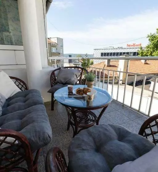 Promenade Rooftop Flat