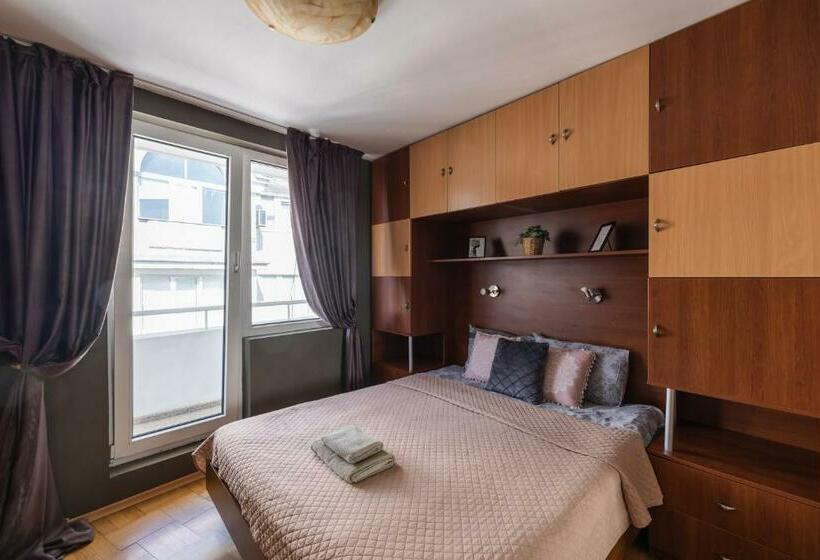 Promenade Rooftop Flat