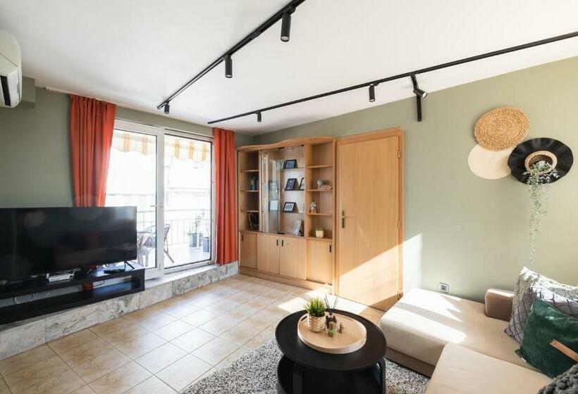 Promenade Rooftop Flat