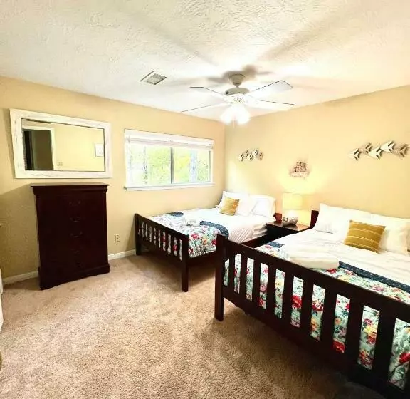 2 Bdrm Treehouse Hideout  Lake Conroe With Boat Ramp