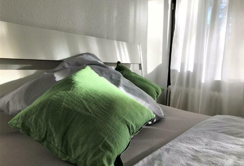 Gemütliche 2 Zimmer Wohnung Mit Küche, Bad, Kostenfreiem Wlan Und Netflix