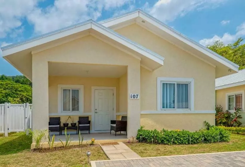 Hamilton @ Oceanpointe A Serene 2bed 2 Bath Villa