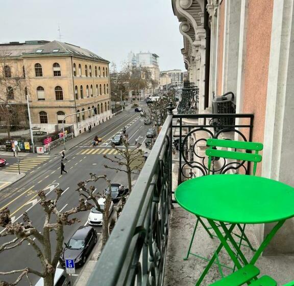 Luxury Apartment In Central Geneva